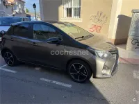 Usado Toyota Yaris Hybrid 100 CV (73 kW) 2016 Beige Berlina