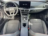 Usado Seat Leon FR 204 CV (150 kW) 2025 Rojo Familiar