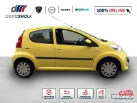 Usado Peugeot 107 68 CV (50 kW) 2006 Amarillo Utilitario