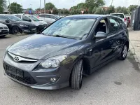 Usado Hyundai i30 Comfort 109 HP (80 kW) 2011 Cinzento Sedan