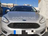 Usado Ford Focus Trend 100 CV (73 kW) 2018 Gris / plata Berlina