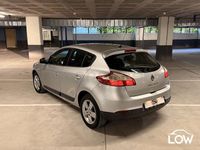 Usado Renault Mégane Dynamique 105 CV (77 kW) 2010 Gris / plata Berlina