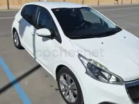 Usado Peugeot 208 Access 82 CV (60 kW) 2015 Blanco Utilitario