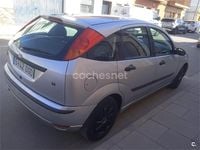 Usado Ford Focus Trend 100 CV (73 kW) 2003 Gris / plata Berlina