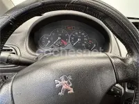 Usado Peugeot 206 90 CV (66 kW) 2002 Negro Berlina