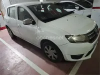Usado Dacia Sandero Lauréate 90 CV (66 kW) 2013 Blanco Berlina