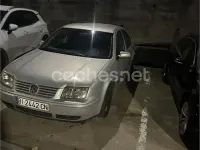 Usado VW Bora Trendline 110 CV (80 kW) 1999 Gris / plata Berlina