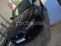 Usado Jaguar XE R-Sport 180 CV (132 kW) 2016 Negro Berlina