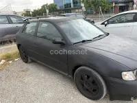 Usado Audi A3 Ambiente 110 CV (80 kW) 1999 Negro Utilitario
