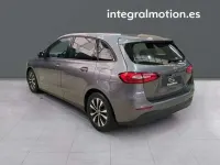 Usado Mercedes B180 136 CV (100 kW) 2020 Gris Utilitario