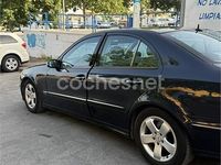 Usado Mercedes E270 Avantgarde 170 CV (125 kW) 2003 Azul Berlina