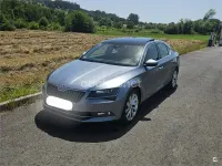 Usado Skoda Superb Style 190 CV (139 kW) 2016 Gris / plata Berlina