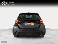 Usado Toyota Yaris Hybrid Active 116 CV (85 kW) 2025 Gris Berlina