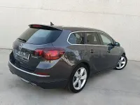 Usado Opel Astra 195 CV (143 kW) 2015 Gris / plata Familiar