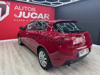 Usado Alfa Romeo Giulietta Distinctive 105 CV (77 kW) 2015 Granate Utilitario