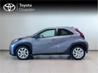 Usado Toyota Aygo X Play 72 CV (52 kW) 2024 Gris / plata SUV