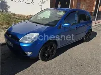 Usado Ford Fiesta Trend 80 CV (58 kW) 2005 Azul Utilitario