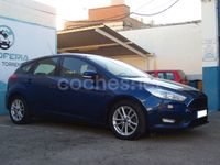 Usado Ford Focus Trend 125 CV (91 kW) 2017 Azul Berlina