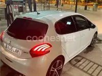 Usado Peugeot 208 GT-line 100 CV (73 kW) 2016 Blanco Utilitario