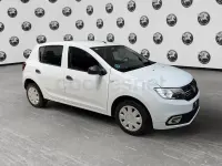 Usado Dacia Sandero Lauréate 73 CV (53 kW) 2018 Blanco Berlina