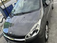 Usado Peugeot 208 Signature Sky 99 CV (72 kW) 2018 Gris / plata Utilitario