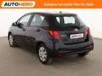 Usado Toyota Yaris Hybrid City 100 CV (73 kW) 2017 Negro Berlina