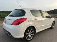 Usado Peugeot 308 Active 120 CV (88 kW) 2012 Blanco Berlina