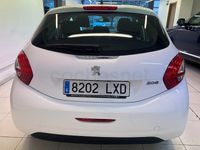 Usado Peugeot 208 Active 100 CV (73 kW) 2015 Blanco Utilitario