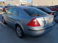 Usado Ford Mondeo Ghia 140 CV (102 kW) 2004 Gris / plata Berlina