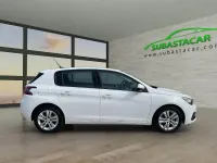 Usado Peugeot 308 Active 130 CV (95 kW) 2021 Blanco