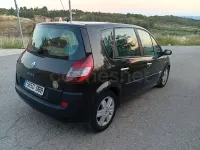Usado Renault Grand Scénic Dynamique 120 CV (88 kW) 2005 Negro Monovolumen