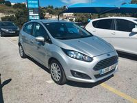 Usado Ford Fiesta Trend 82 CV (60 kW) 2015 Gris Utilitario
