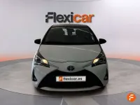 Usado Toyota Yaris Hybrid Active 99 CV (72 kW) 2019 Blanco Utilitario