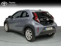 Usado Toyota Aygo X Play 72 CV (52 kW) 2025 Gris / plata SUV