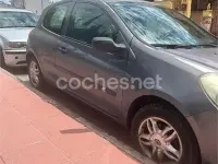 Usado Renault Clio II Authentique 75 CV (55 kW) 2006 Gris / plata Berlina