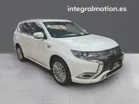 Usado Mitsubishi Outlander P-HEV 224 CV (164 kW) 2021 Blanco SUV