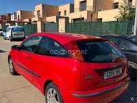 Usado Ford Focus Trend 100 CV (73 kW) 2004 Rojo Berlina