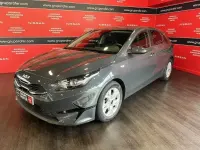 Usado Kia Ceed 120 CV (88 kW) 2022 Gris Utilitario