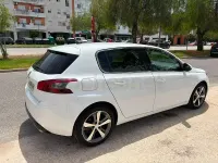 Usado Peugeot 308 Allure 130 CV (95 kW) 2018 Blanco Berlina