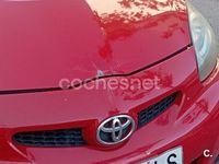 Usado Toyota Aygo Live 68 CV (50 kW) 2009 Rojo Utilitario