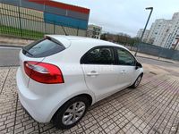 Usado Kia Rio 85 CV (62 kW) 2013 Blanco Berlina