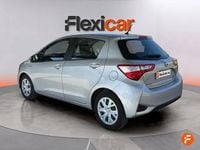 Usado Toyota Yaris Hybrid Advance 100 CV (73 kW) 2019 Gris
