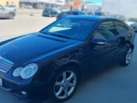 Usado Mercedes C200 Classic 122 CV (89 kW) 2007 Negro Berlina