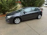 Usado Opel Astra Dynamic 110 CV (80 kW) 2015 Negro Utilitario
