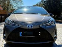 Usado Toyota Yaris Hybrid 100 CV (73 kW) 2017 Gris / plata Berlina