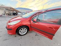 Usado Peugeot 207 70 CV (51 kW) 2007 Rojo Berlina