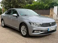 Usado VW Passat 122 CV (89 kW) 2021 Gris / plata Berlina