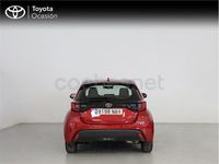 Usado Toyota Yaris Hybrid Active 116 CV (85 kW) 2025 Rojo Monovolumen