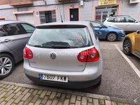 Usado VW Golf V Highline 105 CV (77 kW) 2007 Gris / plata Berlina