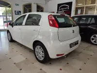Usado Fiat Punto Pop 69 CV (50 kW) 2016 Blanco Utilitario